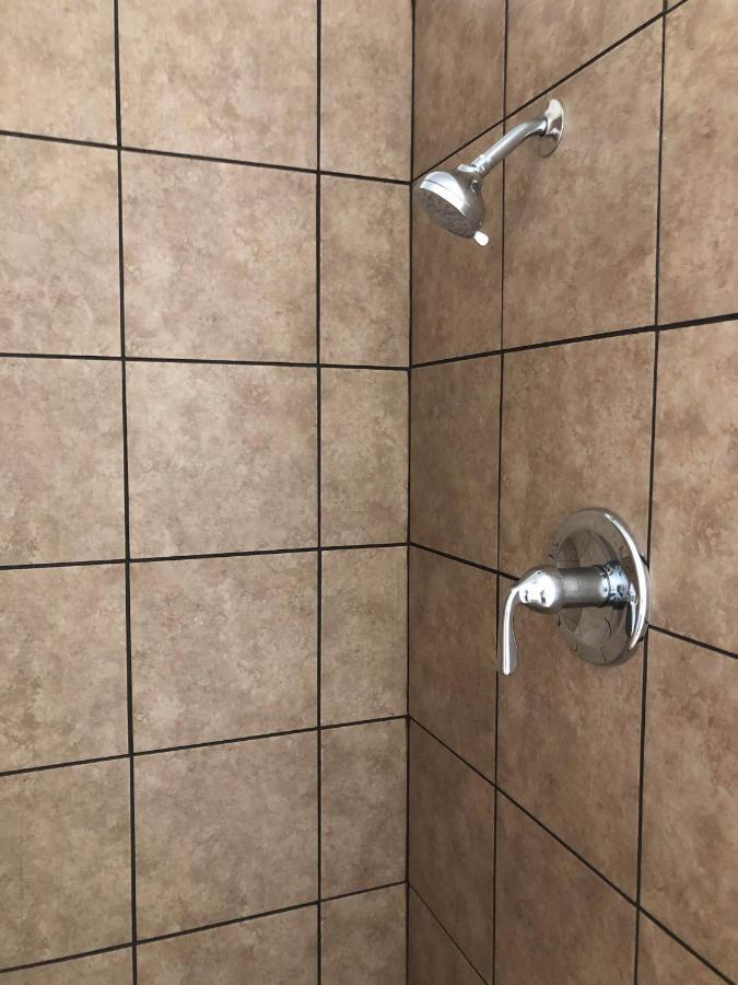 Maple Inn And Suites Los Banos Bagian luar foto
