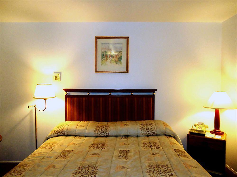 Maple Inn And Suites Los Banos Bagian luar foto