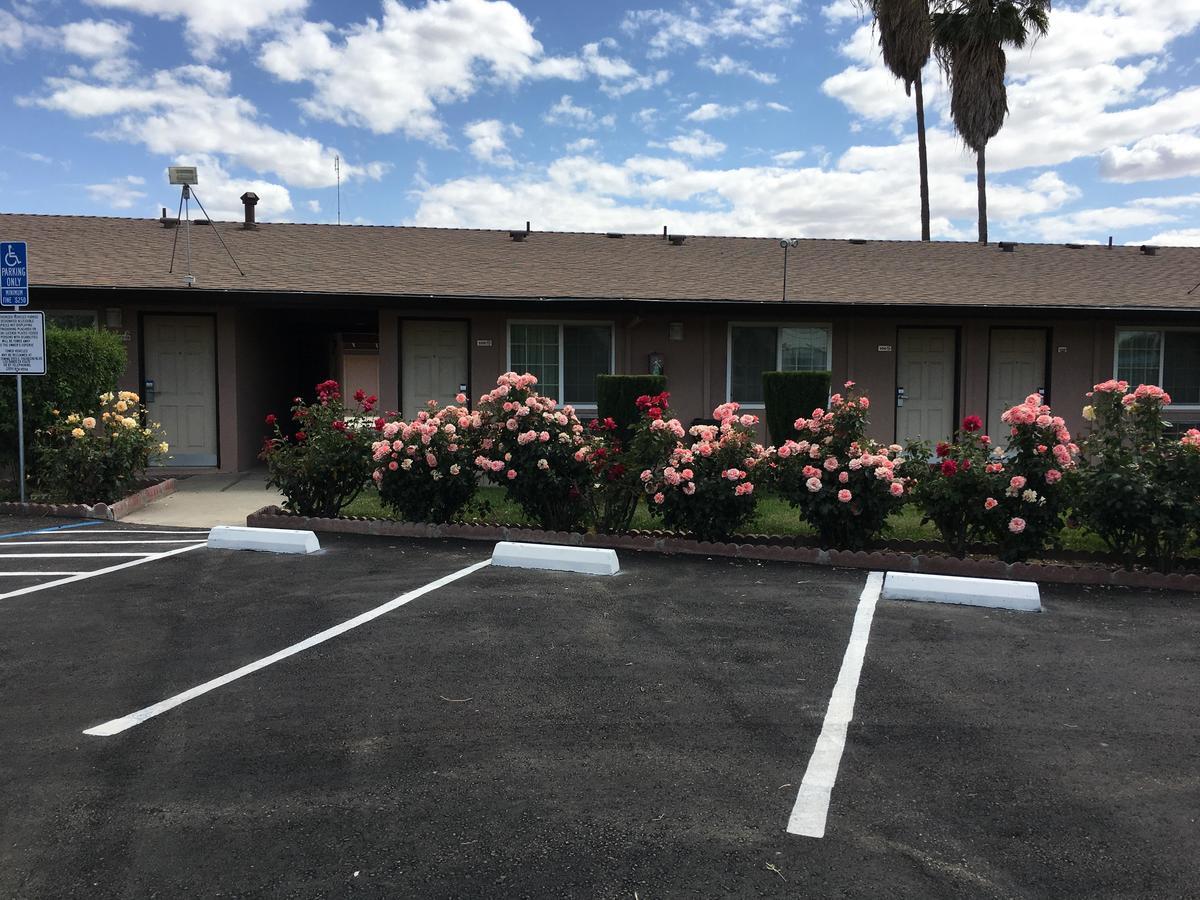 Maple Inn And Suites Los Banos Bagian luar foto