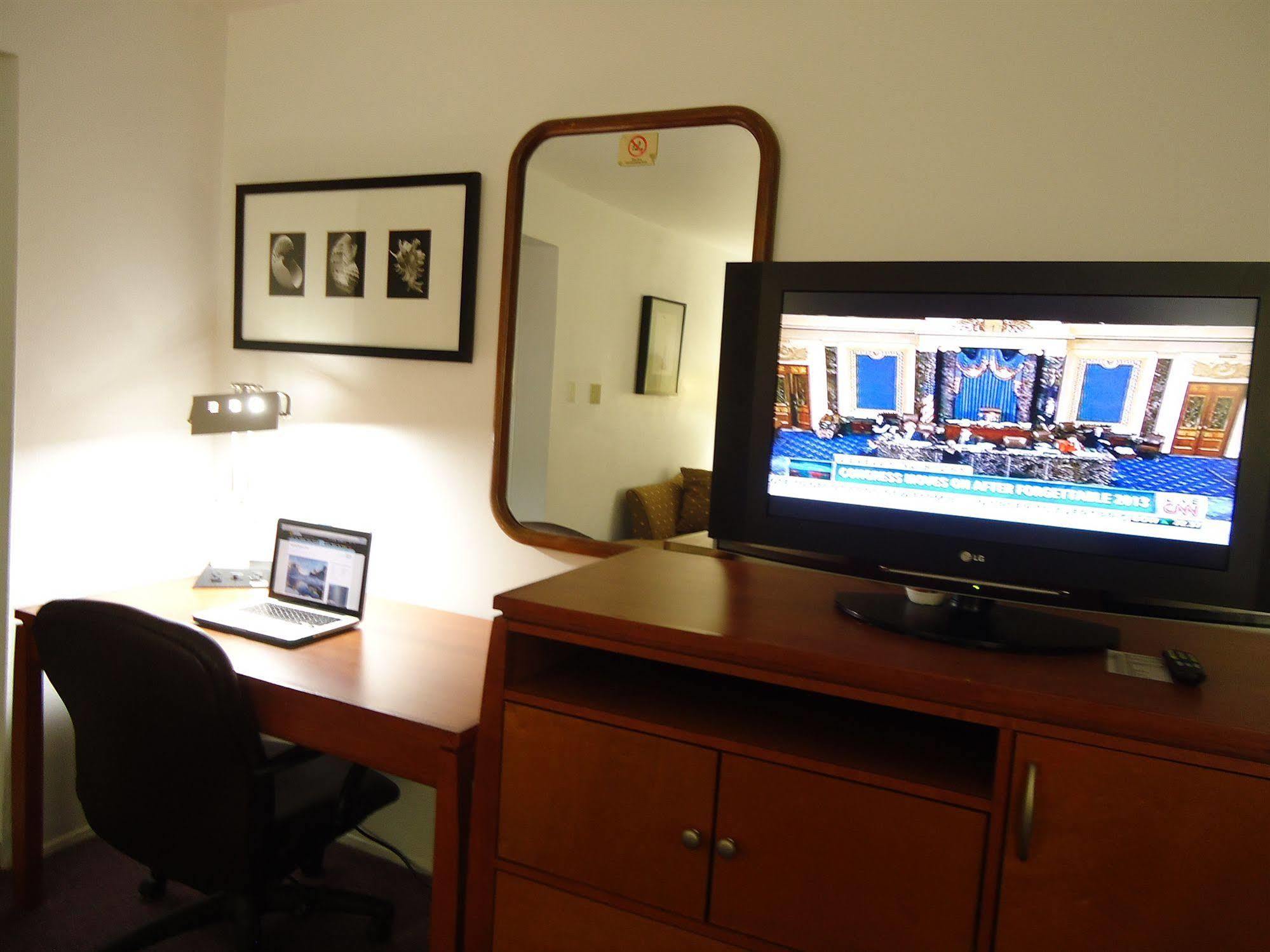 Maple Inn And Suites Los Banos Bagian luar foto
