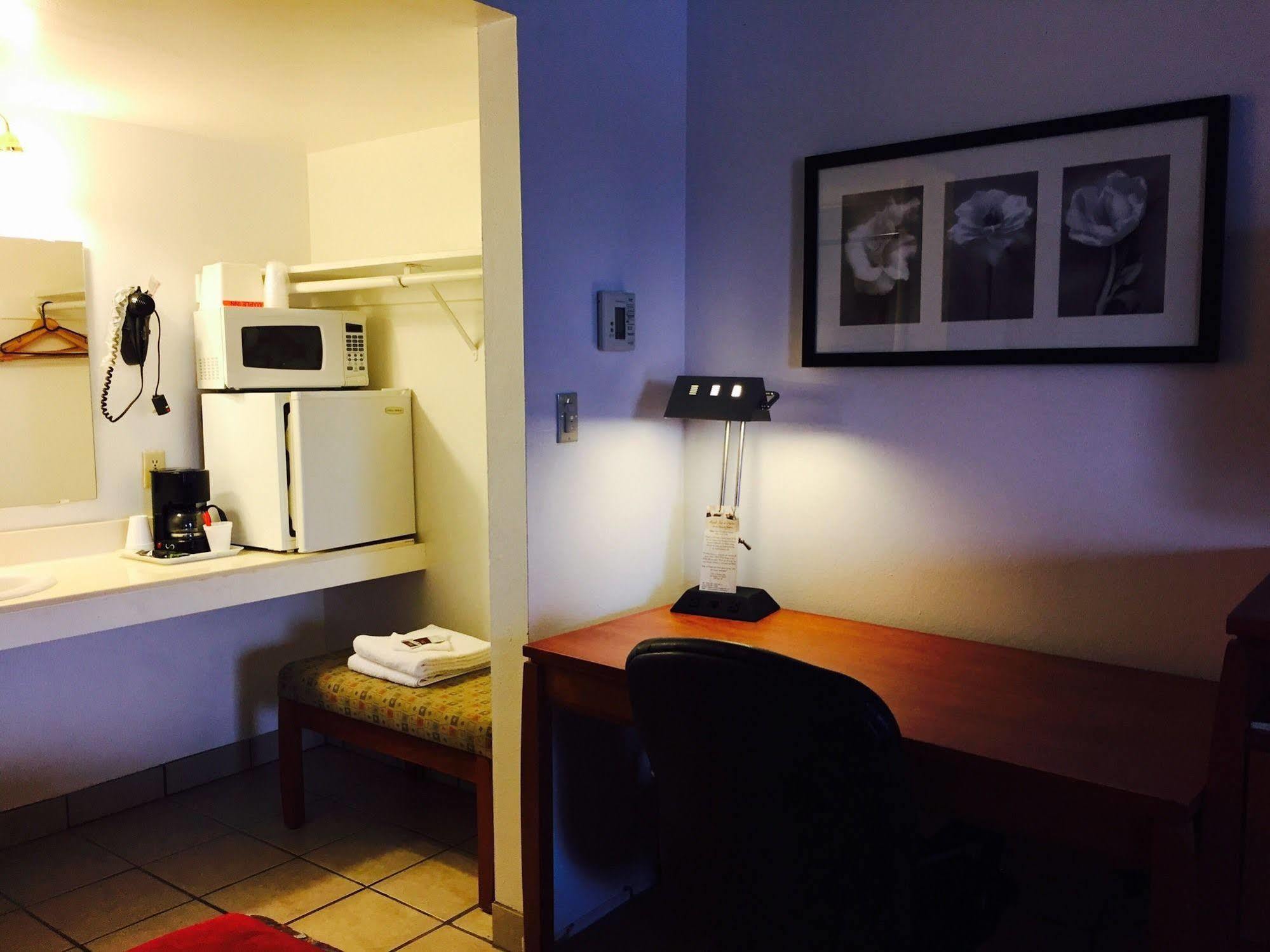 Maple Inn And Suites Los Banos Bagian luar foto