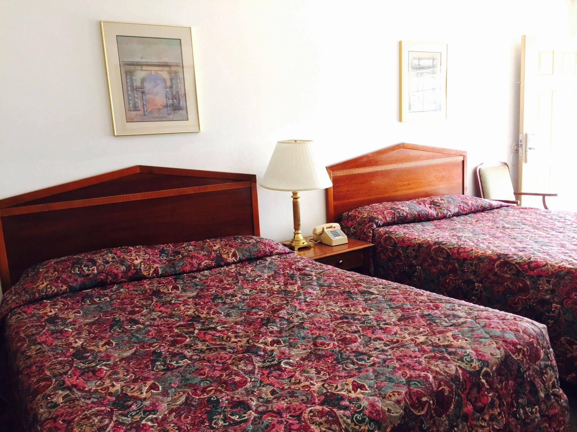 Maple Inn And Suites Los Banos Bagian luar foto