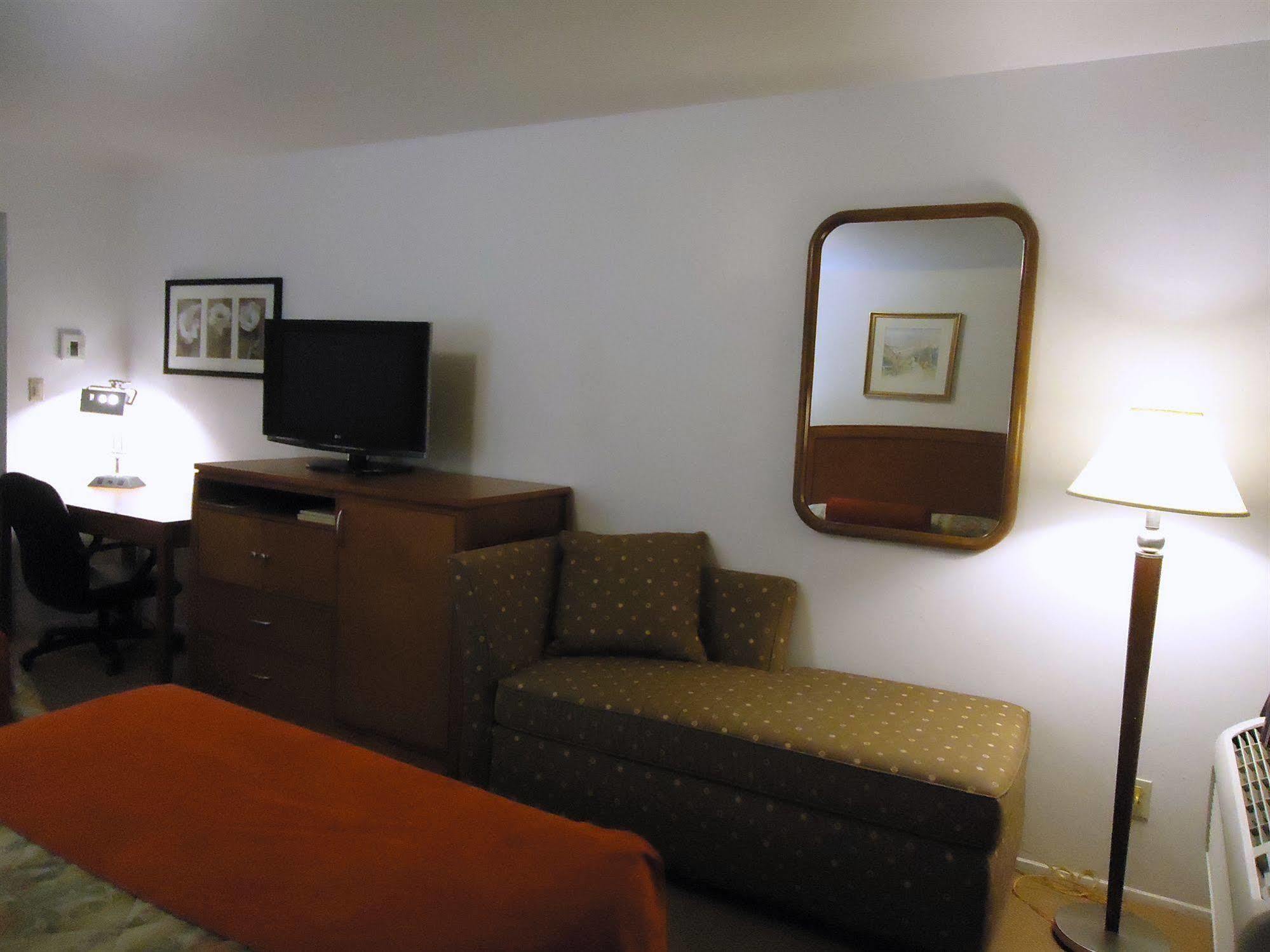 Maple Inn And Suites Los Banos Bagian luar foto