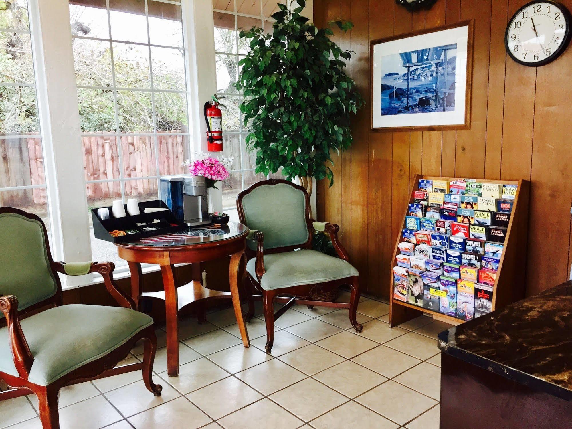 Maple Inn And Suites Los Banos Bagian luar foto